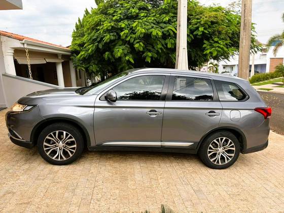 MITSUBISHI OUTLANDER 2.0 COMFORT 16V GASOLINA 4P AUTOMÁTICO